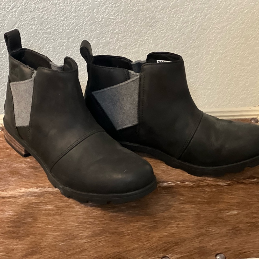 Sorel Black and Gray Ankle Boots